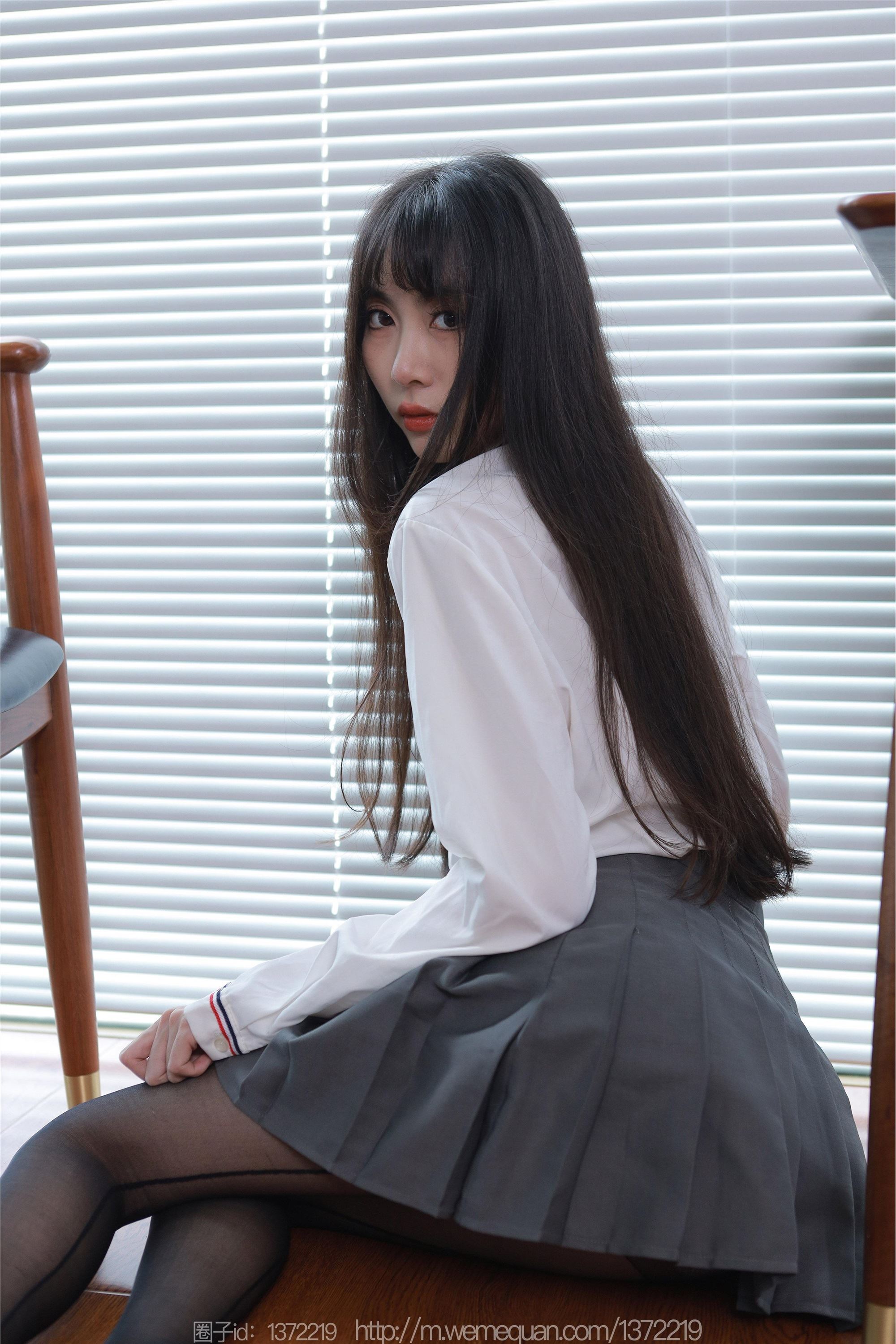 IESS异思趣向  2023.09.18 丝享家 1536 团团《长腿百褶裙》